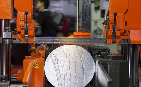 天心立式金属带锯床切削出现跑带故障解决方法！